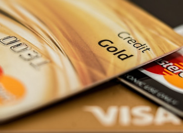какие карты не блокируют приставы в 2026: как обезопасить свои счета - фото - 1